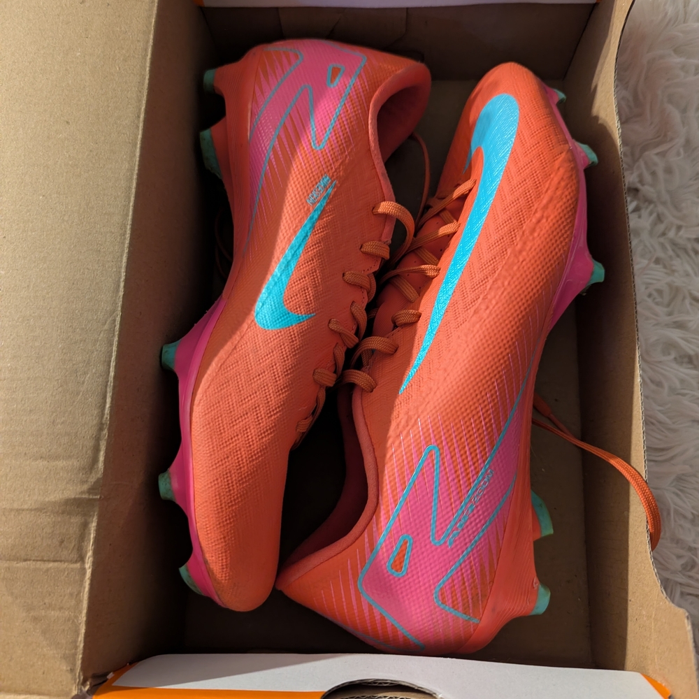 Nike Women's Vibrant Orange and Teal Athletic Shoes